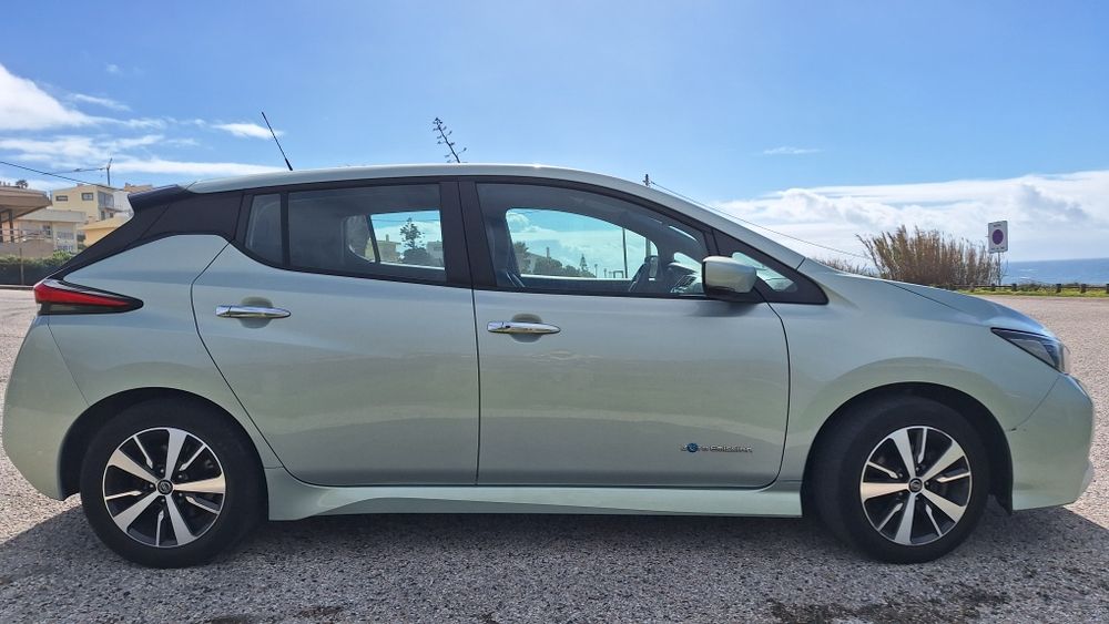 Carro Nissan Leaf Elétrico