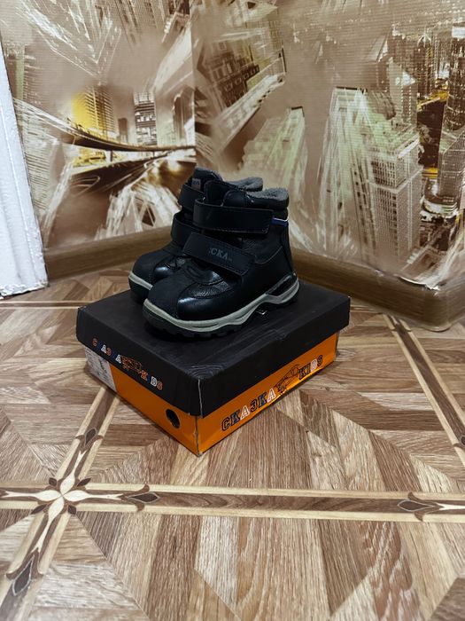 Взуття дитяче в гарному стані