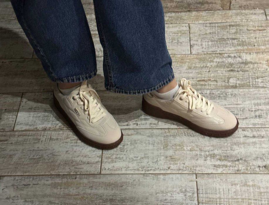 Кросівки Guess оригінал 25.5 см молочні