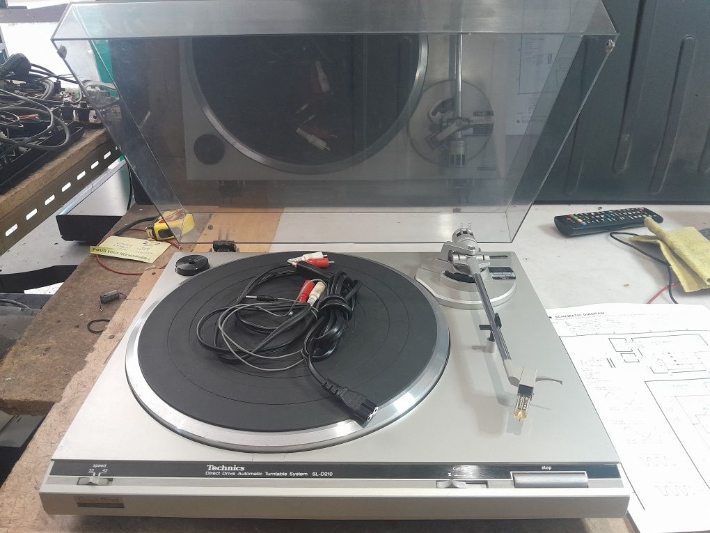 Gira-Discos Technics SL-D210 Direct Drive de 1984