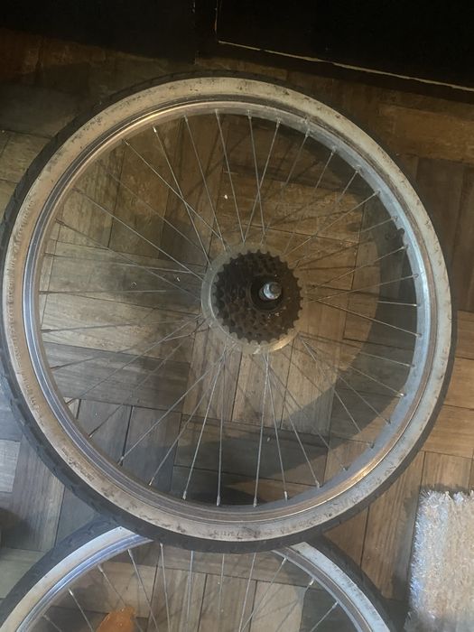 Rodas bicicleta com pneus