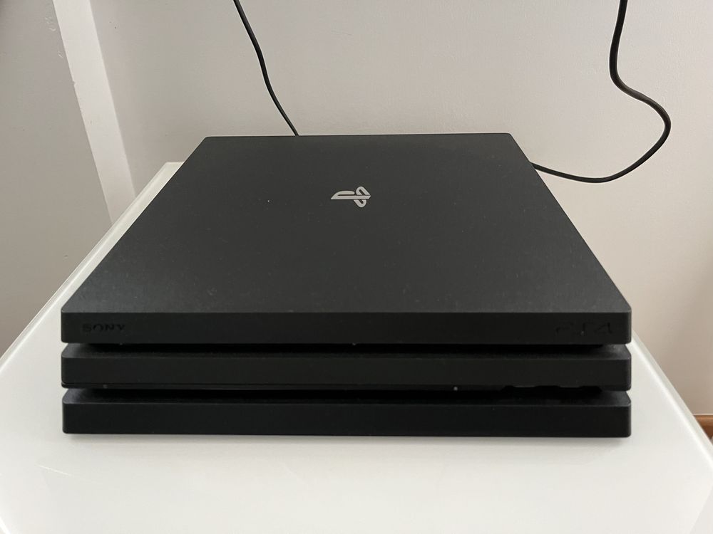 PS4 Pro 1Tb + 1 Dualchock + Gran turismo