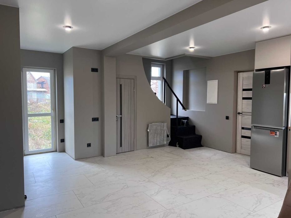 ТОП ЦІНА! Двоповерховий будинок з готовим ремонтом! Вигідна пропозиція