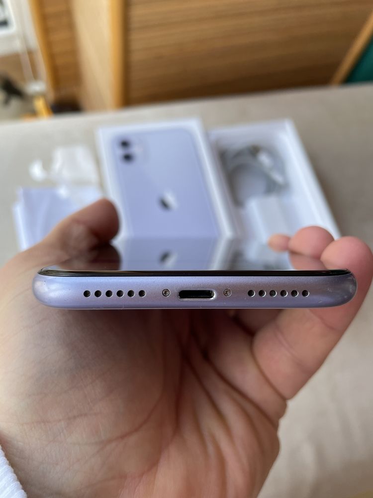 iPhone 11 64 gb купувався в Comfy в грудні 2019
