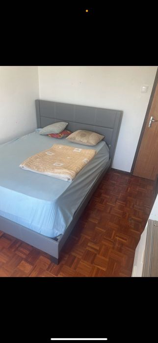 Quarto para arrendar em Laranjeiro casal e solteiro
