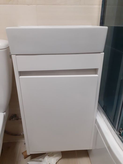 Umywalka z szafka wiszaca Cersanit