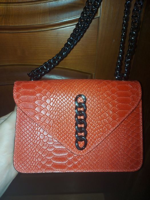 Шкіряна червона сумка