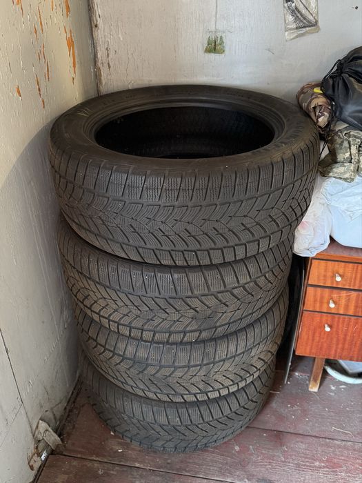 Зимові шини Goodyear UltraGrip Performance SUV 255/50 R19