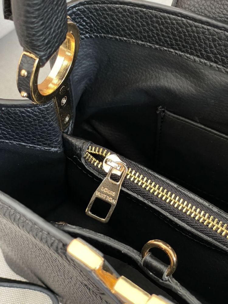 Torebka Louis Vuitton Capucines black