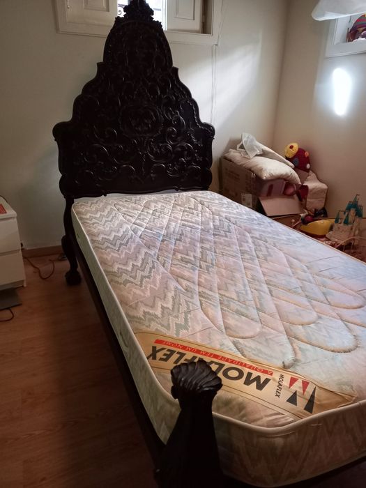 Cama em pau preto + colchão