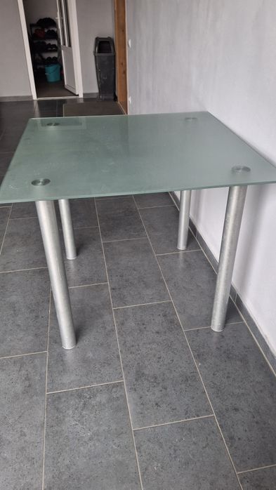 квадратний обідній стіл 90х90 для використання у вітальні чи кухні. Мо