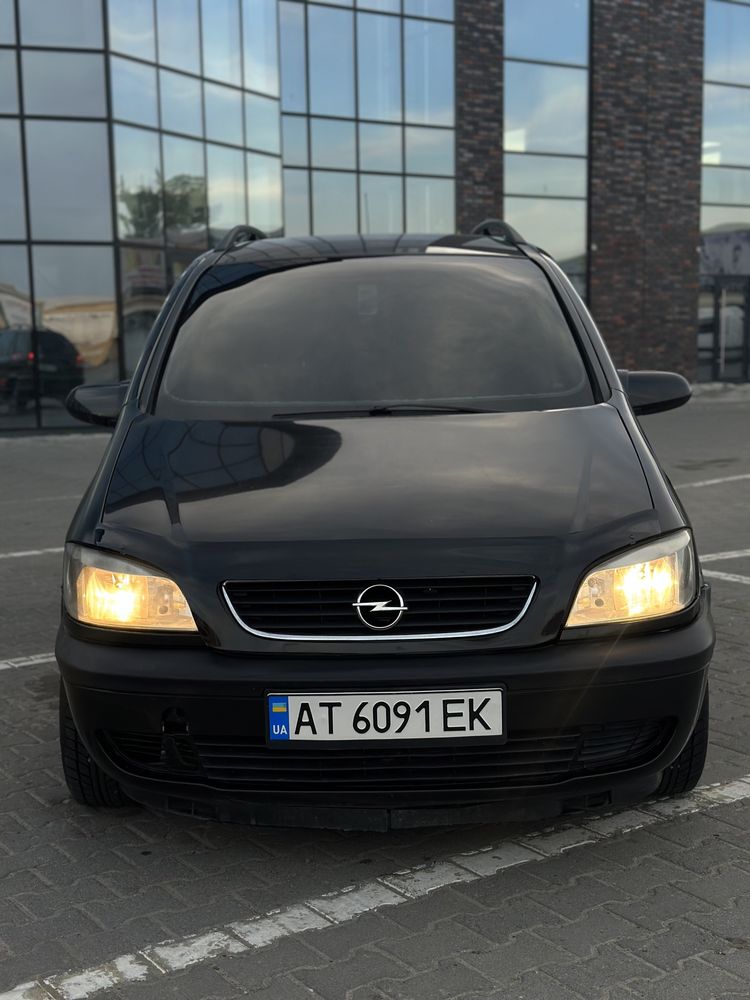 Opel ZAFIRA 2000 рік