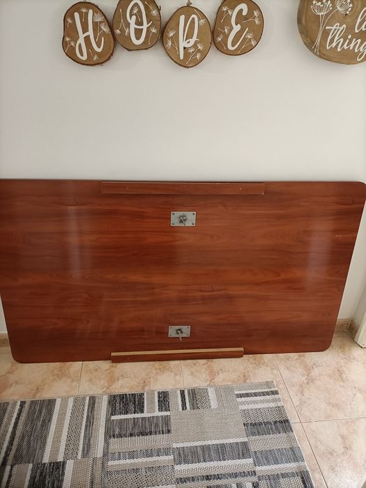 Mobília de sala com mesa de centro e 4 cadeiras