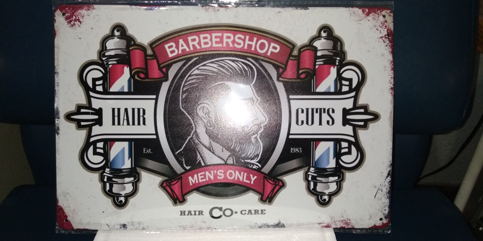 Новая железная логикая табличка BARBERSHOP запечатанная