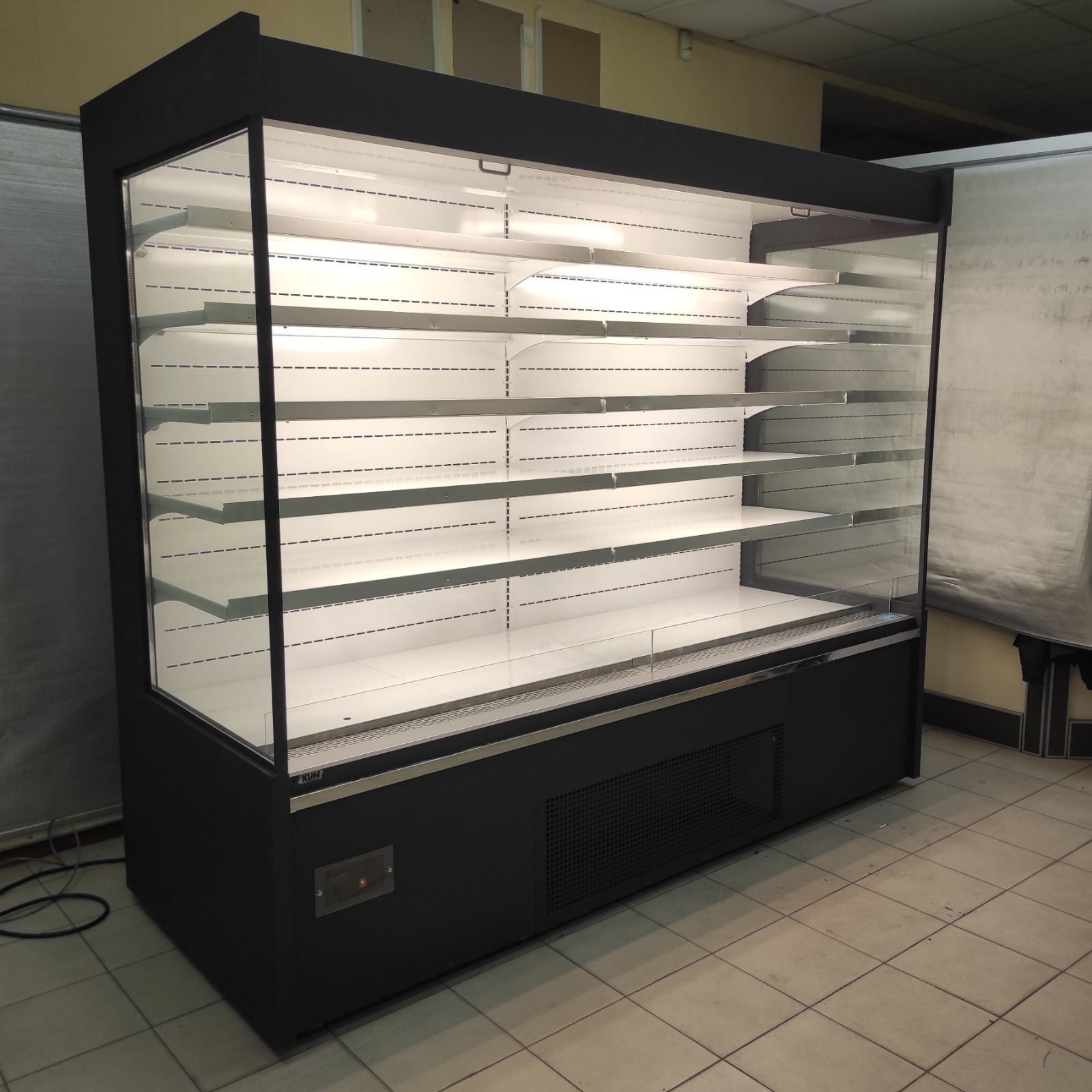Холодильний регал KUM 2.5m