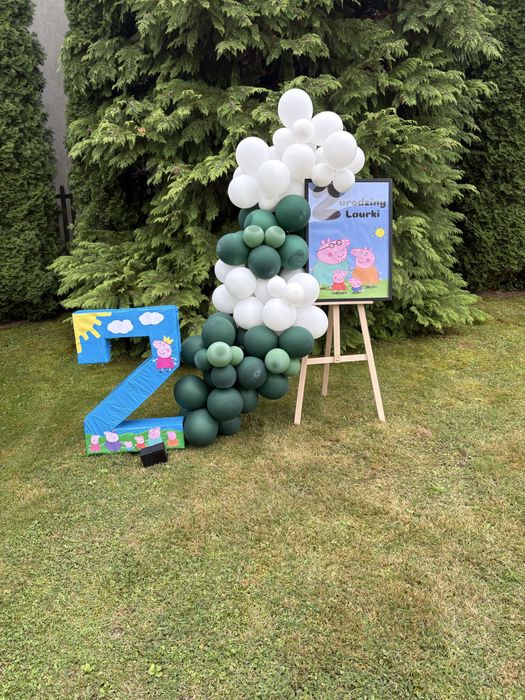 Dekoracja.Cyfra 2 ze swinka peppa,plakat,balony gemar butelkowa zielen