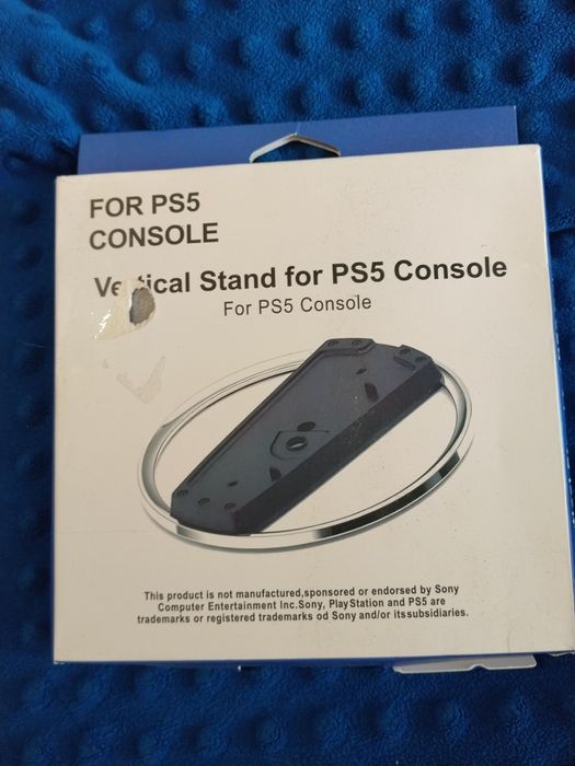 pionowego stojaka (podstawki) do konsoli PlayStation 5 (PS5).