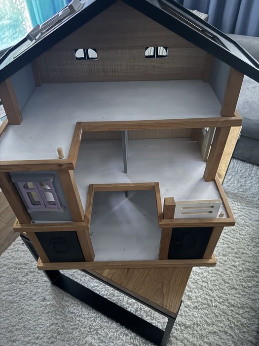 Domek - piekny! drewniany - duzy!