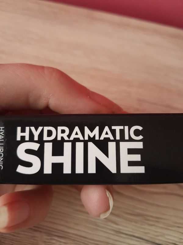 Lśniąca szminka z kwasem hialuronowym Hydramatic Shine 3,6g Marsala.