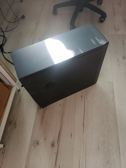 AMD A8-7600 Radeon R7,  Cores 4C+6G  3.10 GHz 8GB ram 120ssd+500hdd
