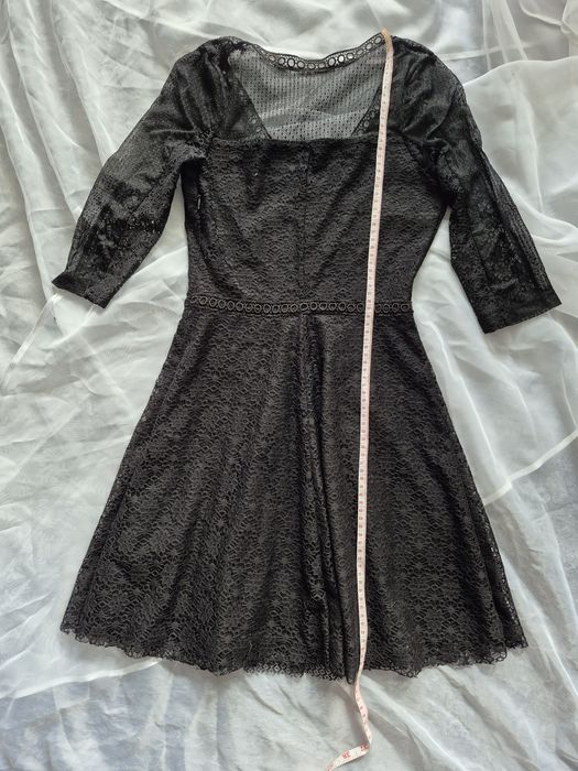 Czarna sukienka koronkowe Bershka r. M