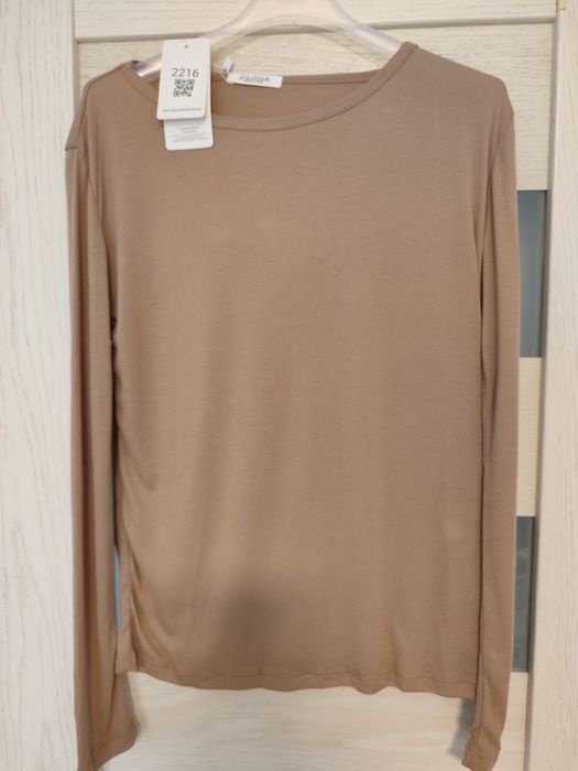 Базовий тоненький лонгслів бежевого кольору