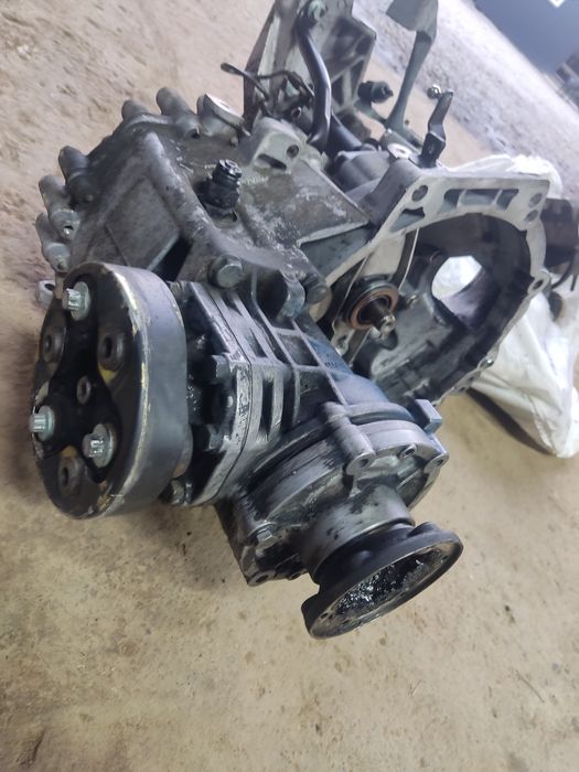 Редуктор коробки і коробка  02c409107h vw golf 4 1.9 tdi  EAG