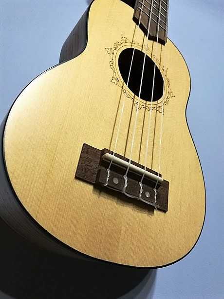 Flight DUS320 ukulele sopranowe z pokrowcem DUS-320