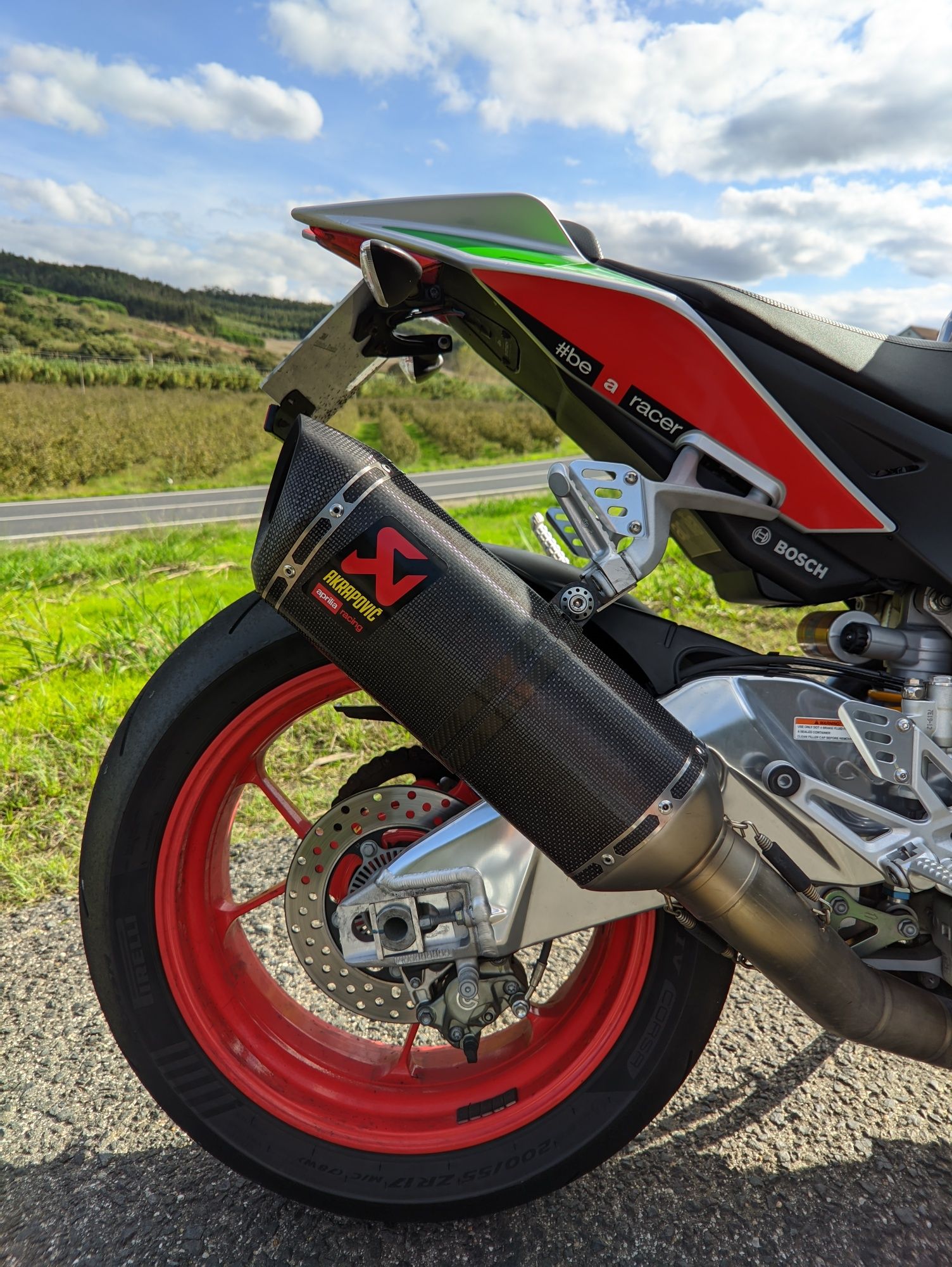 Aprilia Tuono V4 1100 Factory - Akrapovic + ECU Racing
