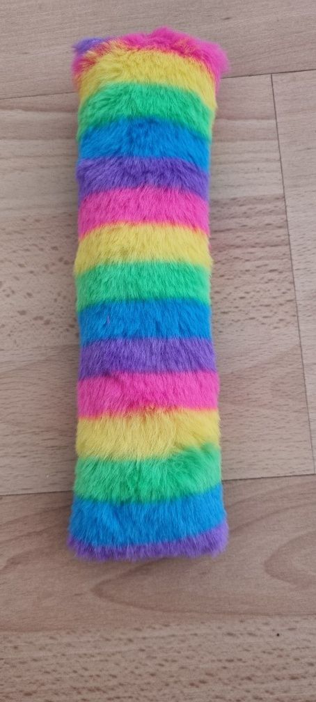 Szeleszczący kolorowy matołek 23 cm