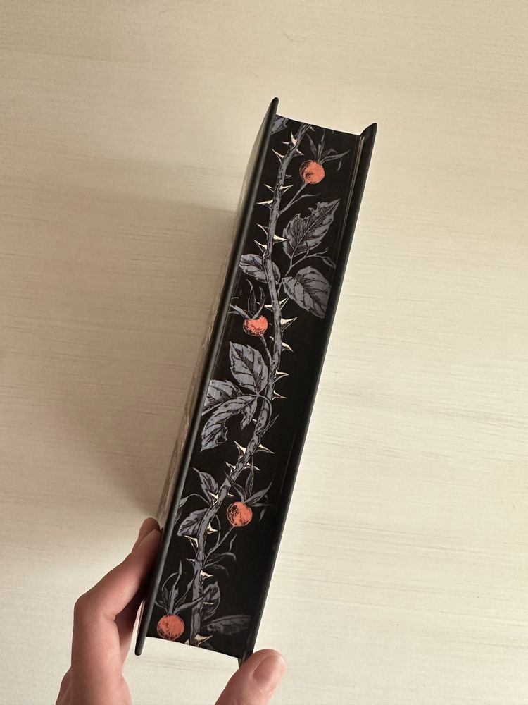 Bury our bones in the soil, V.Schwab Fairyloot