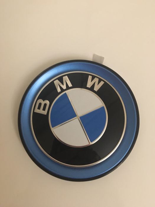 Продам значок крышки багажника BMW 51147306454, i3, i1 оригинал