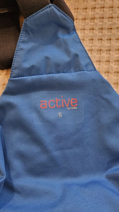 Spodnie typu hardshell trekkingowe lub skitury.