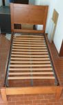 Cama de solteiro cerejeira + Mesa de Cabeceira