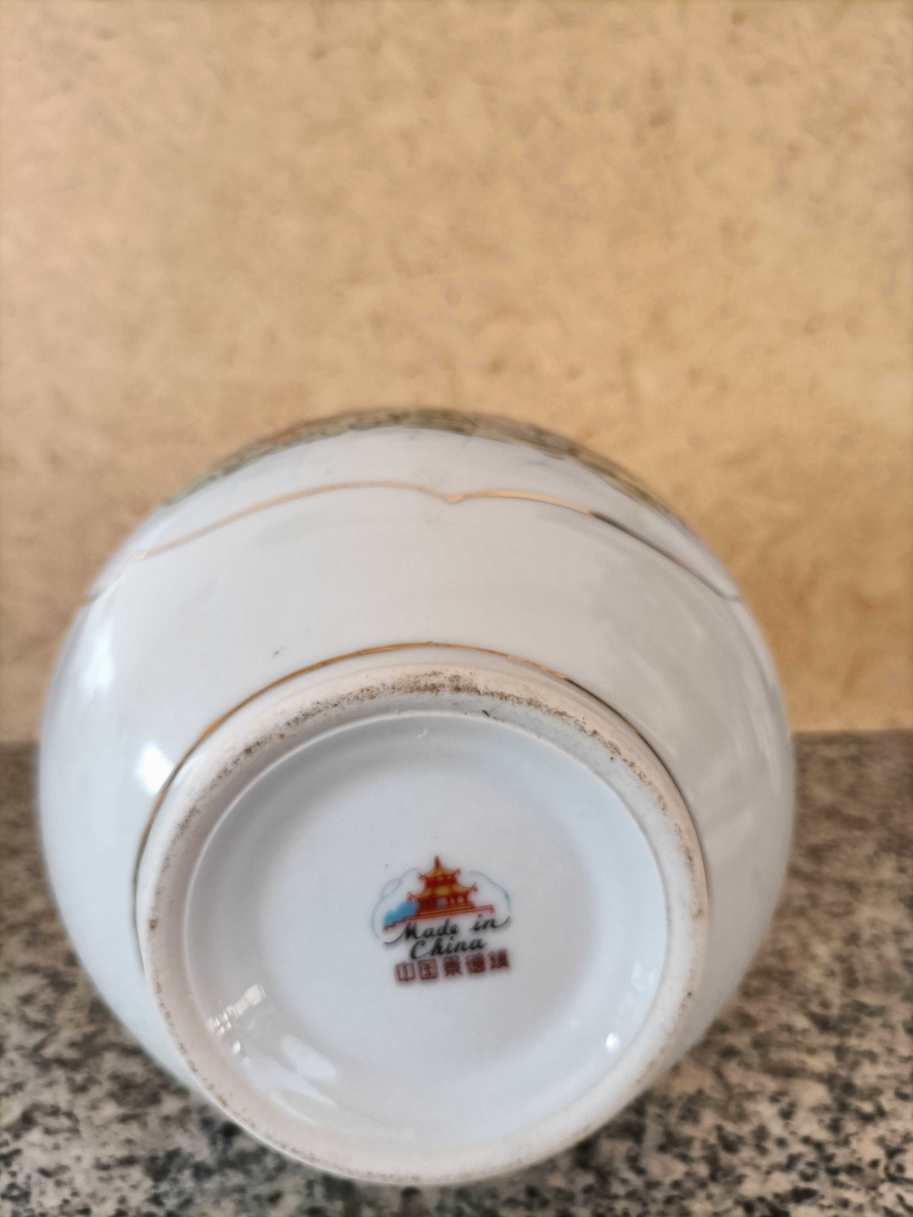 Garrafas decorativas em porcelana