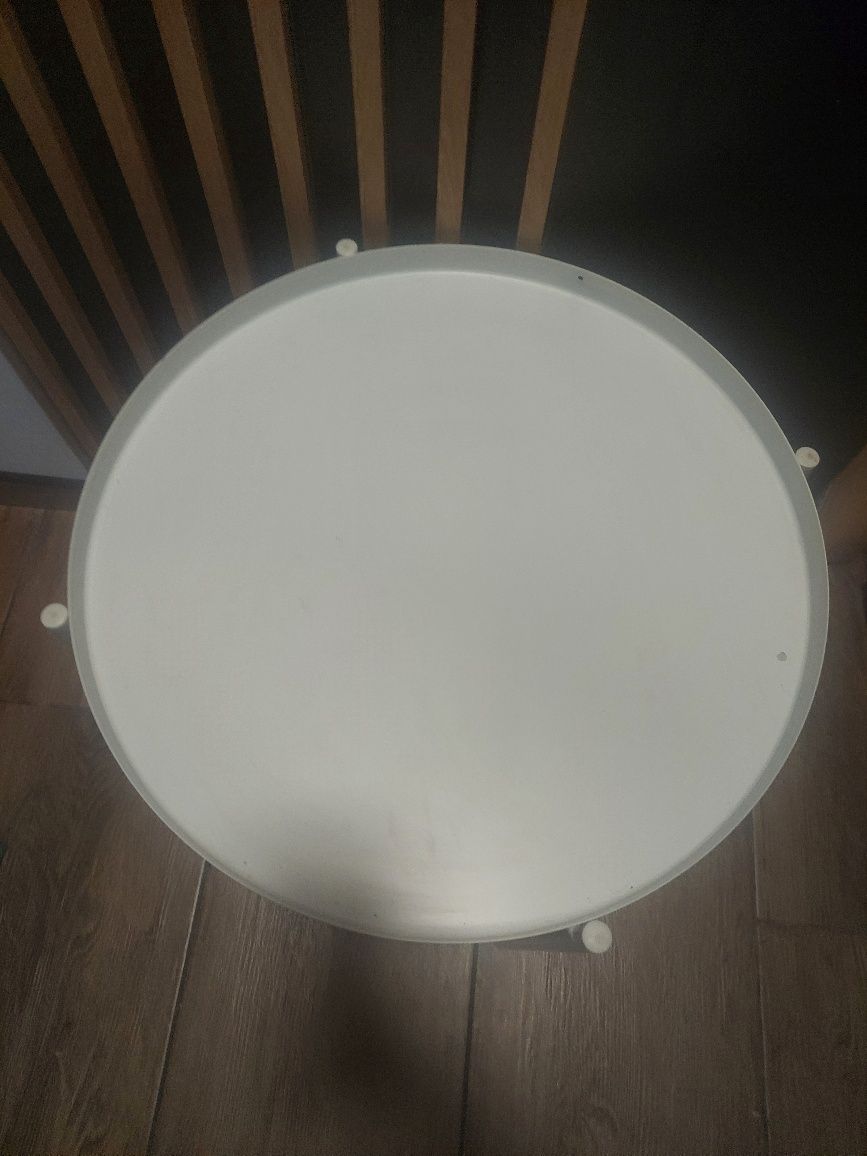 Metalowy stolik z tacą gladom ikea