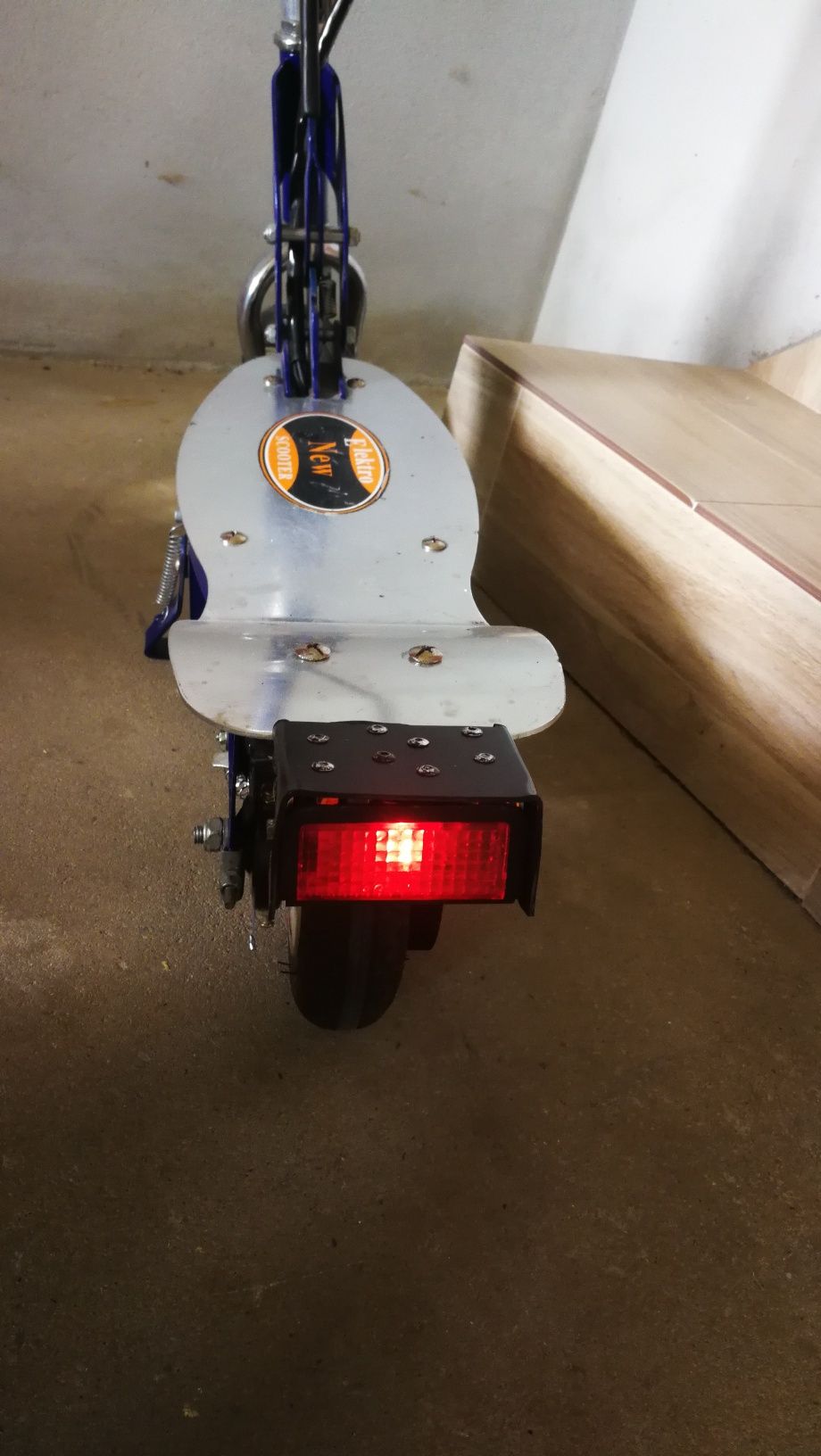 Hulajnoga elektryczna Elektro-Scooter skuter dla dzieci