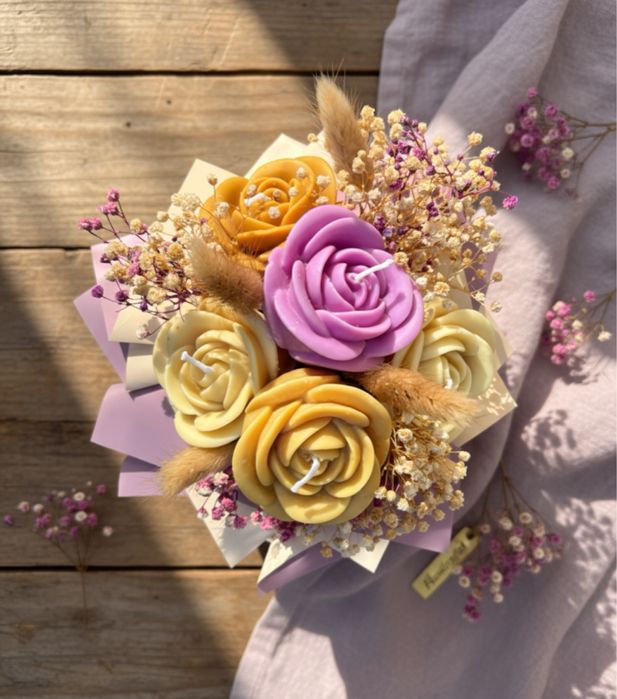 Bukiet z kwiatów woskowych i naturalnych – eco dekoracja