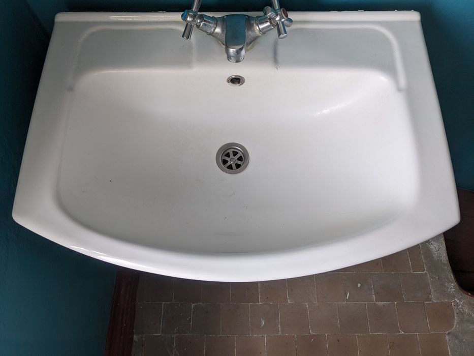 Умивальник з тумбою