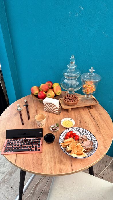 Продам стол обеденный