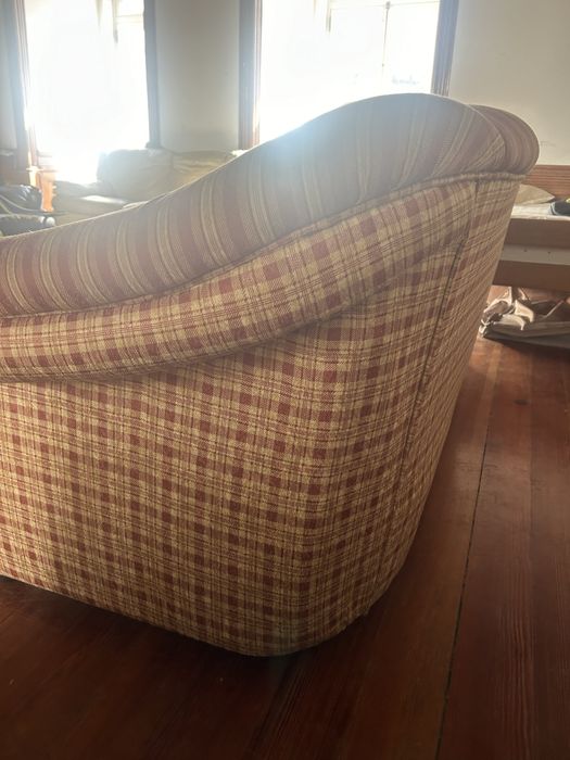 Sofá antigo mas em bom estado