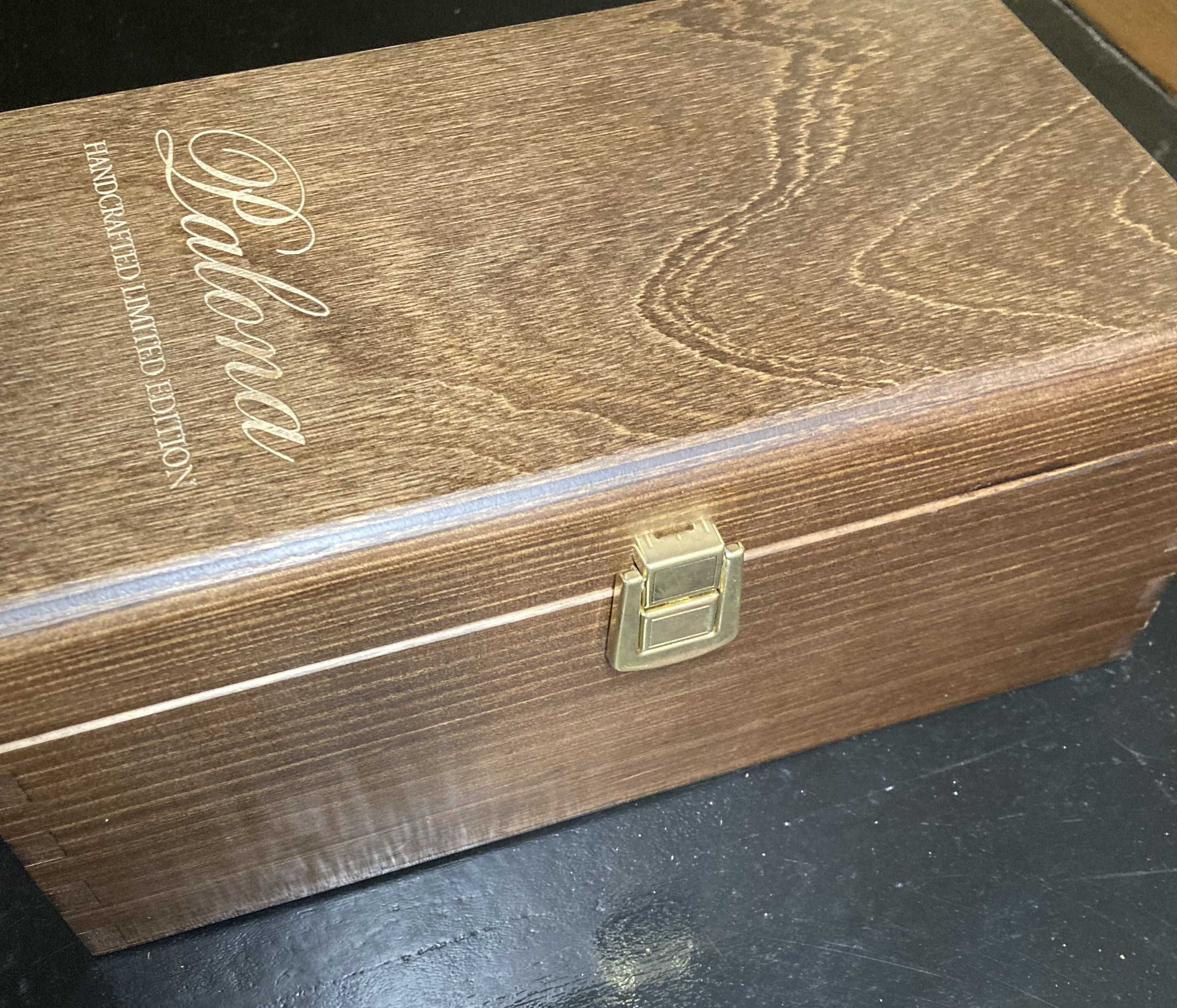 Drewniana skrzynka / pudełko po butelce (27 x 16 x 11 cm)