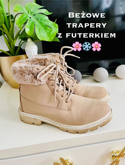 Beżowe zimowy trapery z futerkiem za kostkę Vty 38
