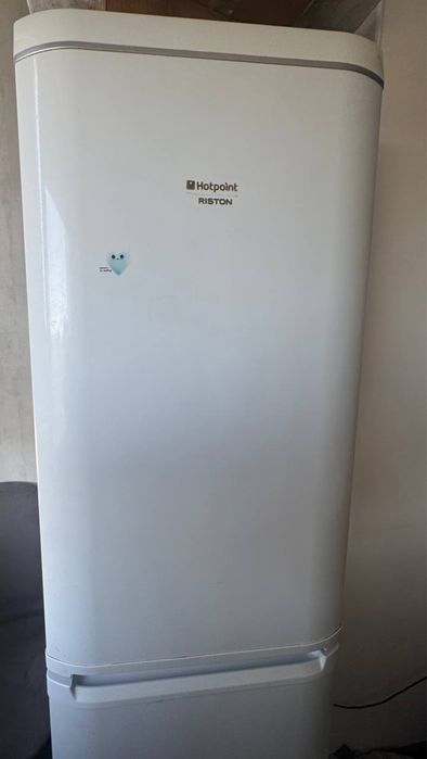 Продам холодильник Hotpoint Ariston