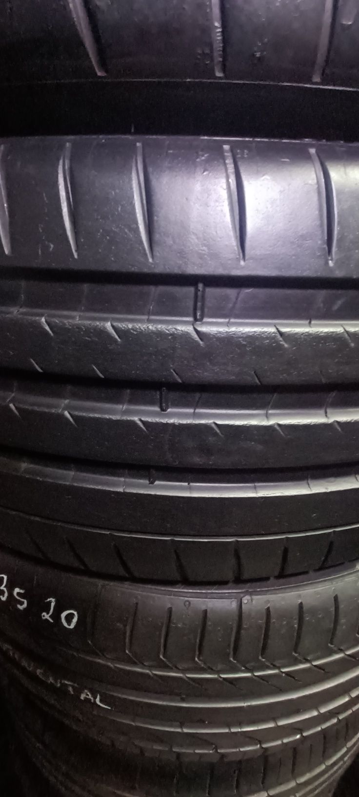 Pneus  235/35/20