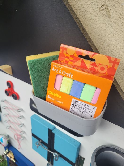 Tablica manipulacyjna sensoryczna Domek