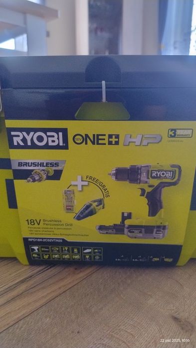 Zestaw ryobi wkrętarka,odkurzacz,2 baterie, ładowarka,skrzynka