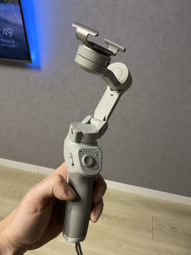 DJI Osmo Mobile 4 стабілізатор для телефона монопод
