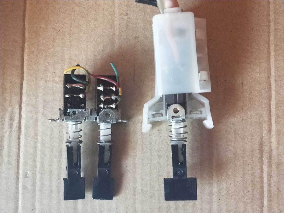 Podtalerzyk talerza, komplet włączników i inne do GS-464,GS-461 Unitra