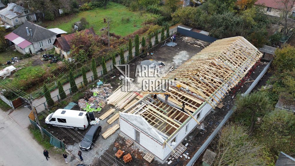 Стильний компактний будинок в класному районі